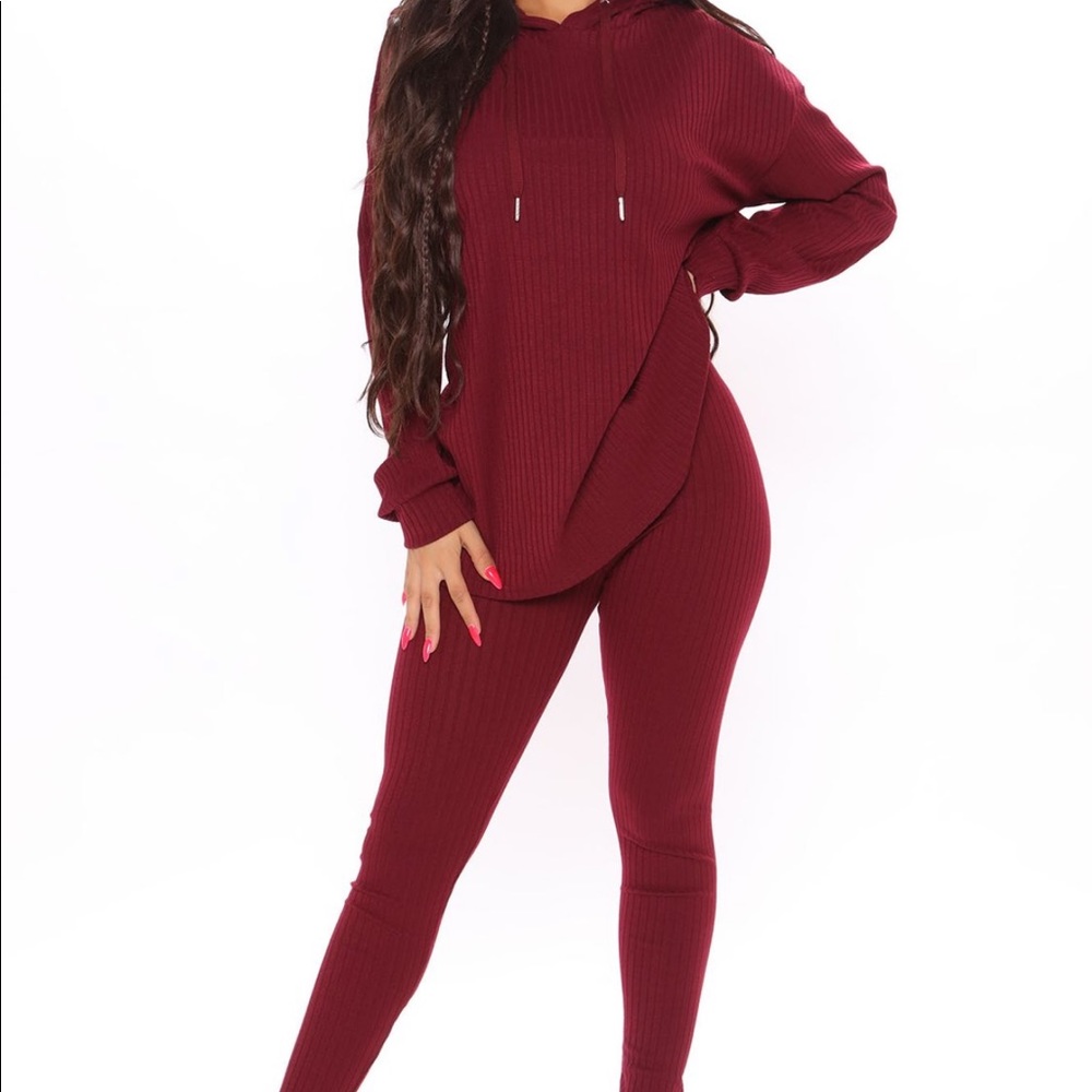 2 piece burgundy lounge set